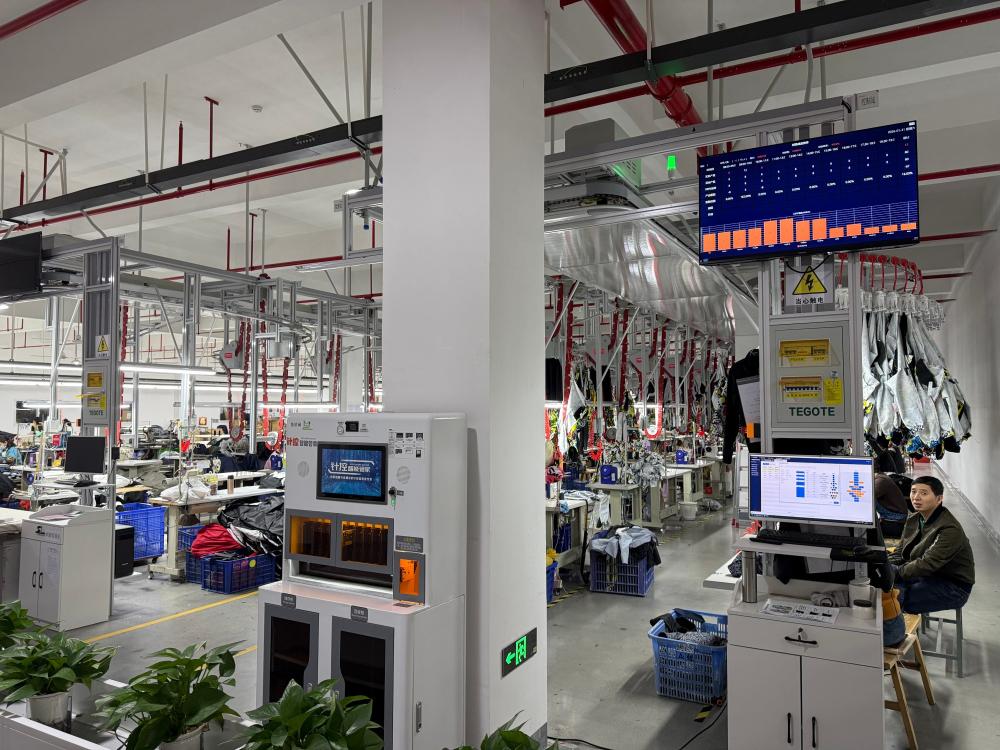 Factory Interior Working Scene (27)