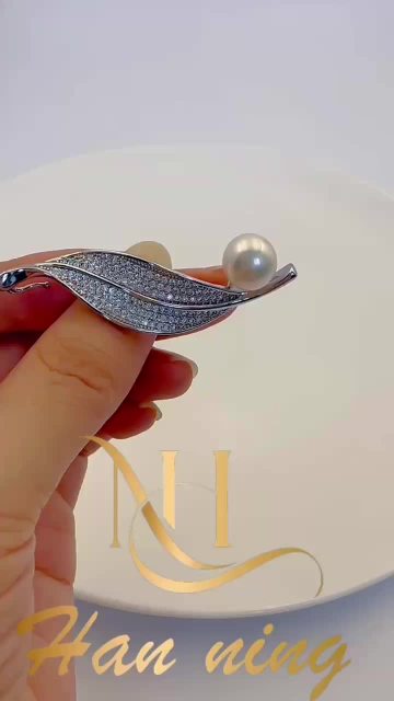 18K Gold-Plated Freshwater Pearl Brooch - Simple and Fashionable DIY Accessory1