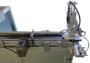 Bottle Sorting Machine with mechanical arm