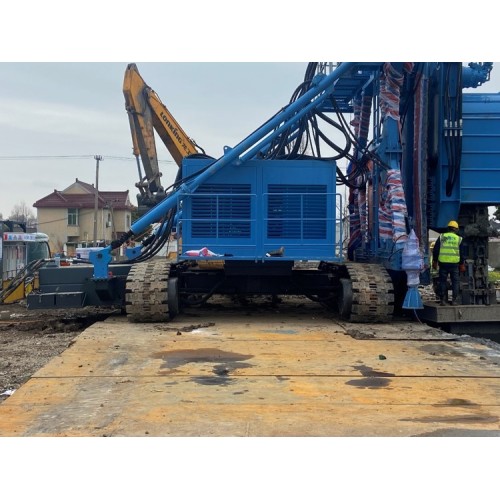 Trench cutting re-mixing deep wall machine