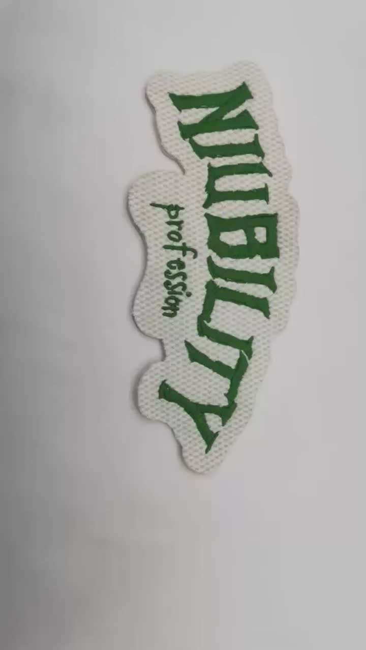 Řezací kousek vyšívané logo