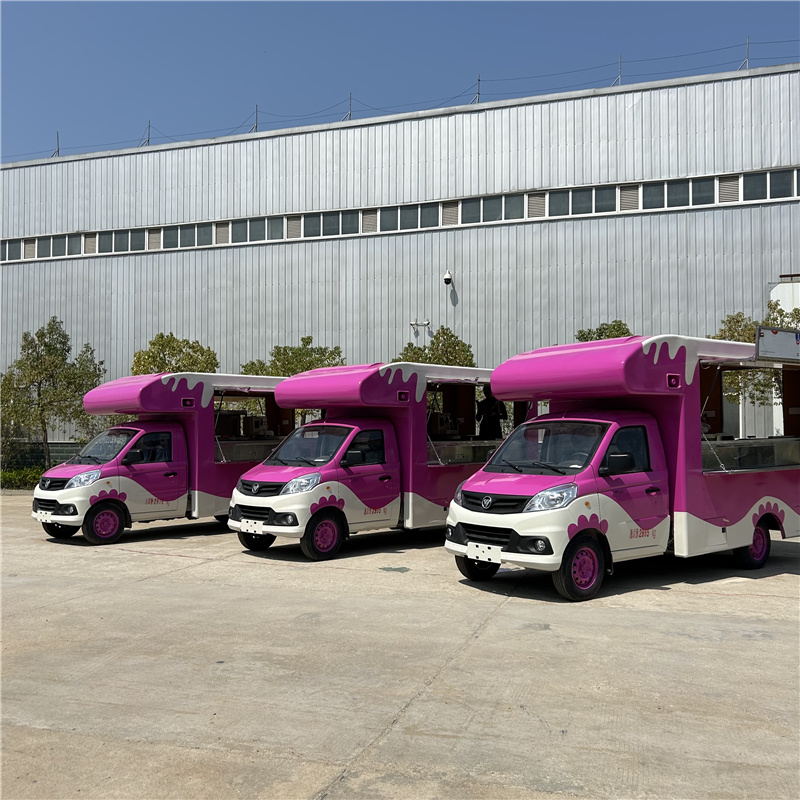 کامیون قهوه و نوشیدنی سرد خیابانی