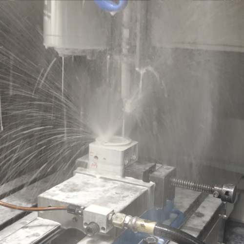 "Máquinas desbarbadoras de agua a alta presión Liangyou: aumenten la eficiencia y la precisión en la fabricación moderna"