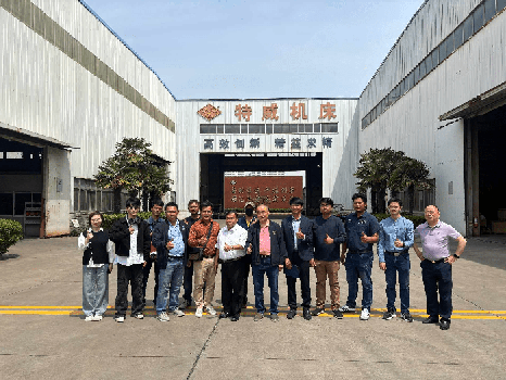 We warmly welcome Thai customers to visit Jiangsu TeWei Machine Tool for an inspection.