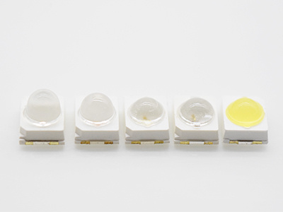 Lentille diffuse et lentille claire en dôme sur le dessus de la LED SMD