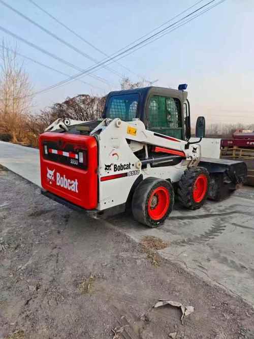 Altamente eficientes e duráveis, as varredoras usadas resolvem os problemas da limpeza em grande escala