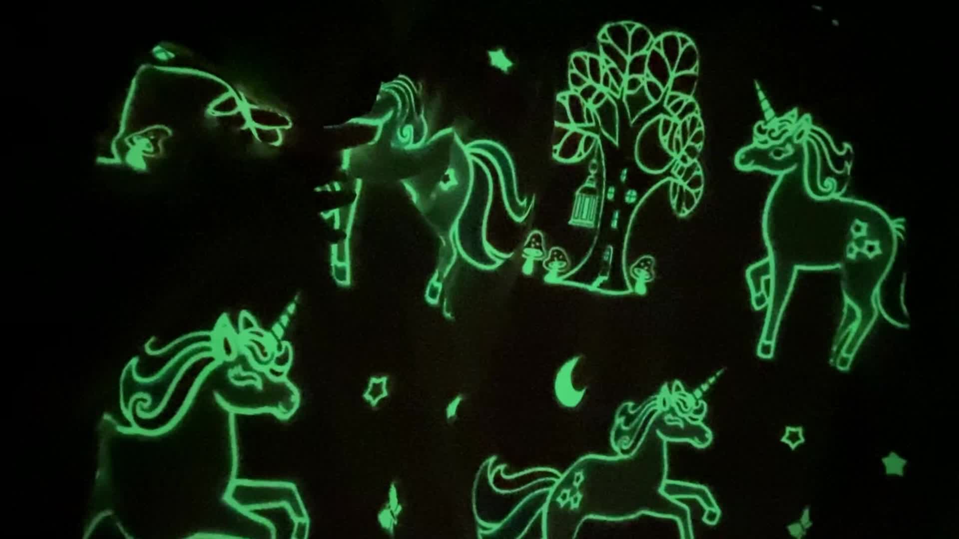 Manta de franela personalizada que brilla en la oscura luminosa con unicornio1