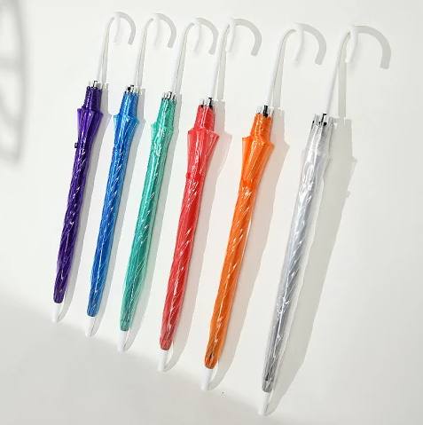 Nueva tendencia - paraguas de PVC transparente