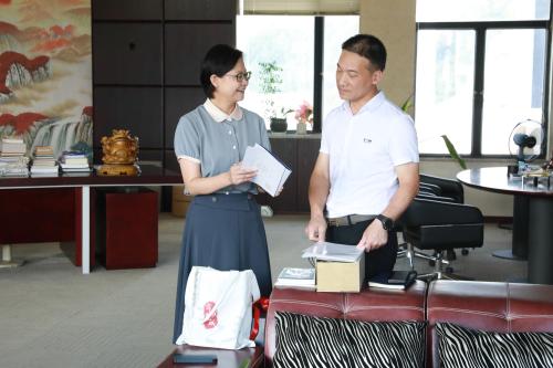 鹿城区工商联党委书记陈林深入企业传递关怀