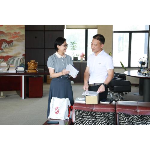 鹿城区工商联党委书记陈林深入企业传递关怀