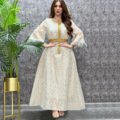 مدل جدید آستین های پر یقه گرد قسمت سینه روی لباس طرح لوکس Dubai Abaya1