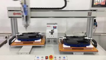 Automatic locking screw machine