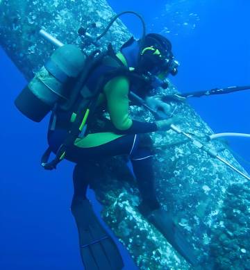Latex tube-powered deep-sea fishing gun