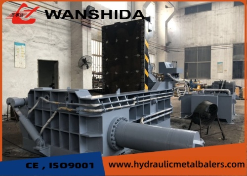 A fábrica de aço Tajiquistão aumenta a eficiência com Wanshida 160 Ton Metal Baler