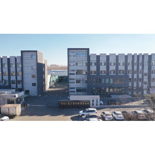 ג'ילין סאנקסין חוטף הישגים, ובעזרת אומנות קפדנית מקשרת את הבמה העולמית.