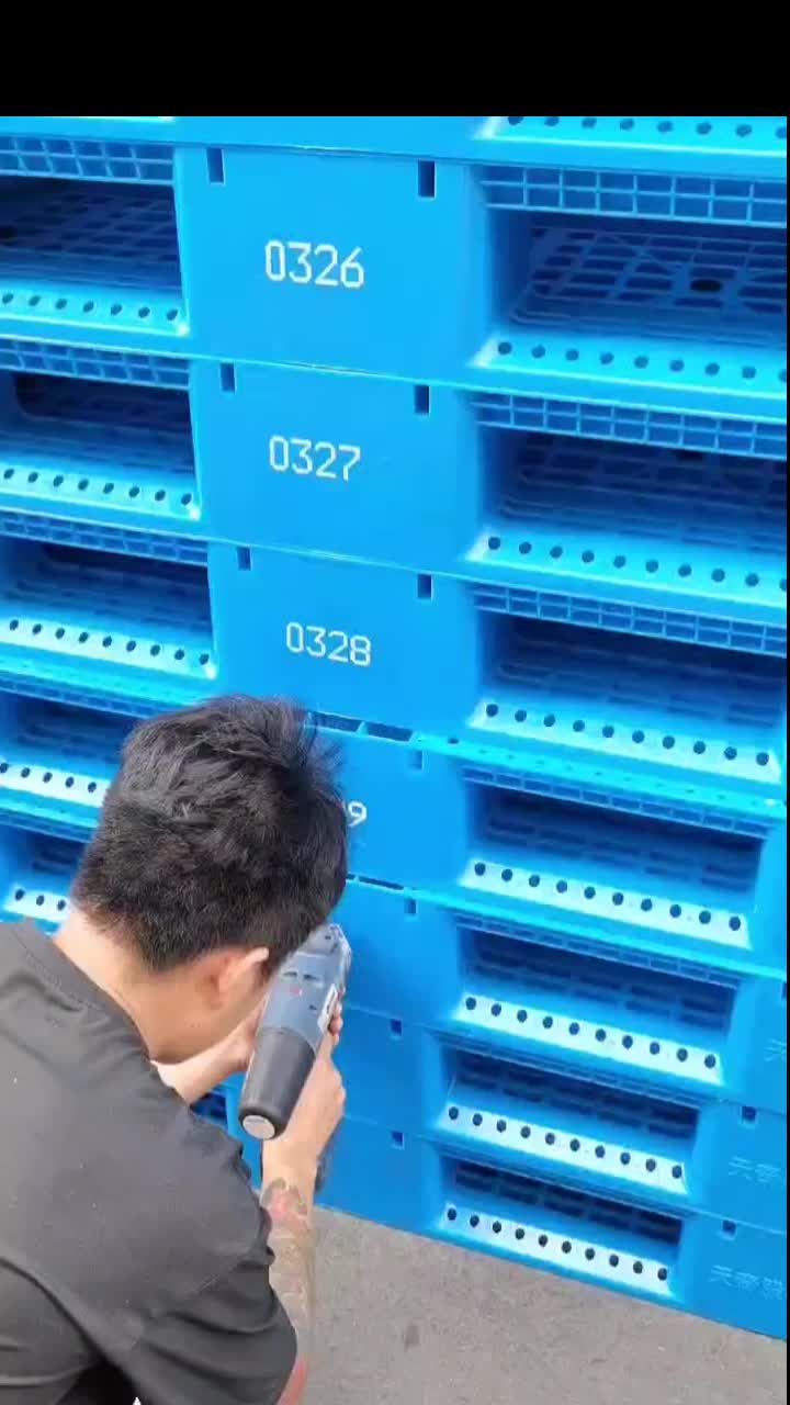 injection molding plastic pallets