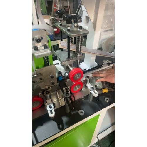 Máquina de rosqueamento de tiras de borracha de alumínio