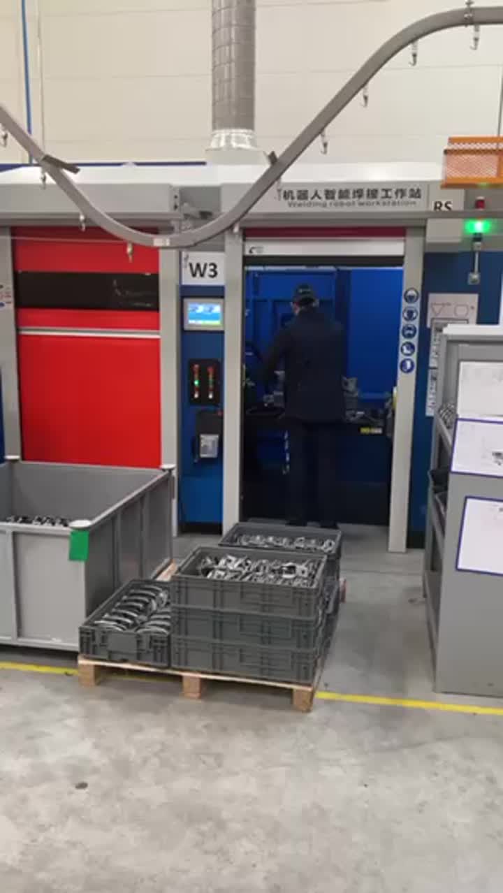 High speed rolling door for Robotic welding cells