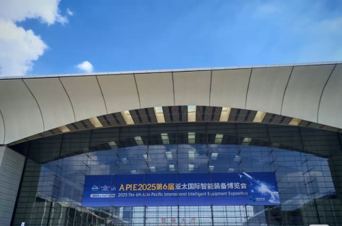 Jiangsu Liangiang Shelf Technology Co., Ltd.는 Qingdao 지능형 장비 전시회에서 특허 기술을 선보였습니다.