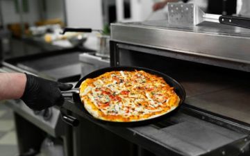 Fırında pizza pişirmeniz ne kadar: Mükemmel kabuk ve eritilmiş peynir için zamanlamalar