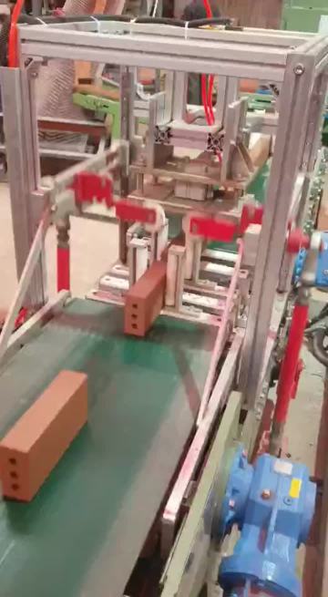 Vertical synchronous cutting machine
