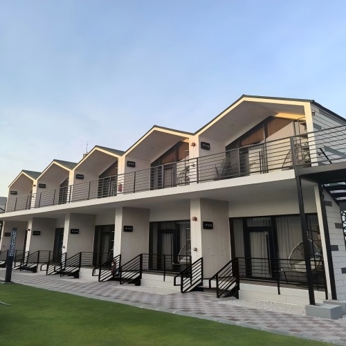 Первый отель из морских контейнеров в Сингапуре