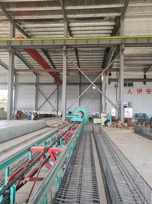 La soldadora de rodillos para pilotes cuadrados resistente a la corrosión con gabinetes sellados extiende la vida útil en los patios de fabricación costeros