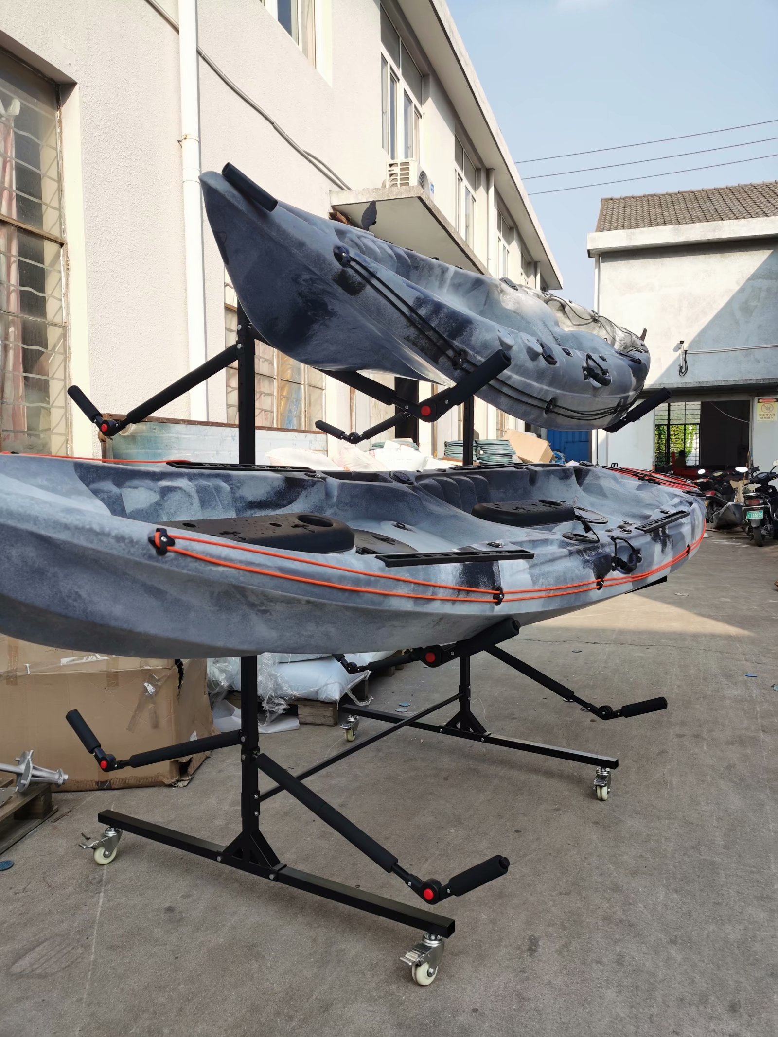 Fully assembled adjustable kayak stand