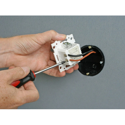 الصناعة العالمية لمفاتيح قطع الاتصال تنمو بشكل مطرد: الذكاء والسلامة والتكامل المتجدد يقود التنمية لعام 2026