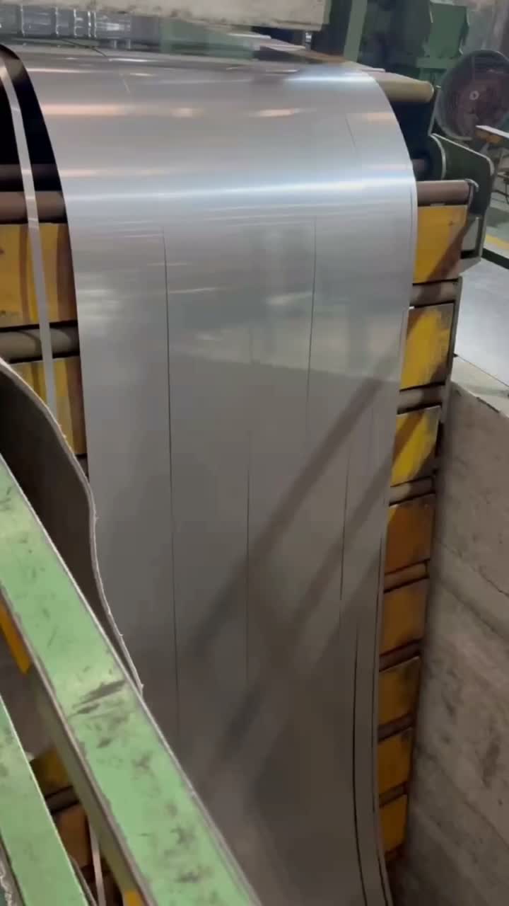 Corte de tiras laminadas a frio em aço inoxidável