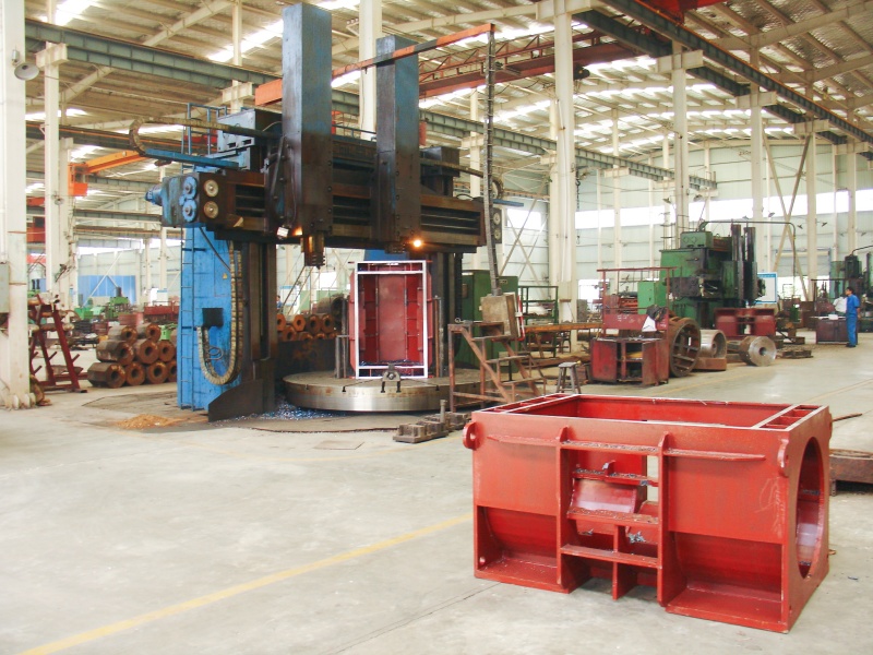 The Y450 high-voltage motor base is machined on a 3-meter vertical lathe