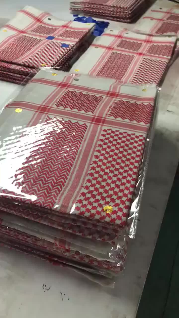 Sciarpa quadrata in lana jacquard per uomo.mp4