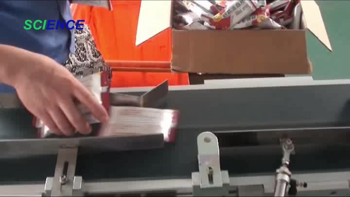 Kartoniermaschine mit Kissenbeutel