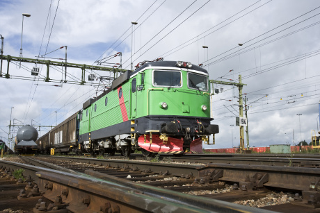 صناعة النقل بالسكك الحديدية