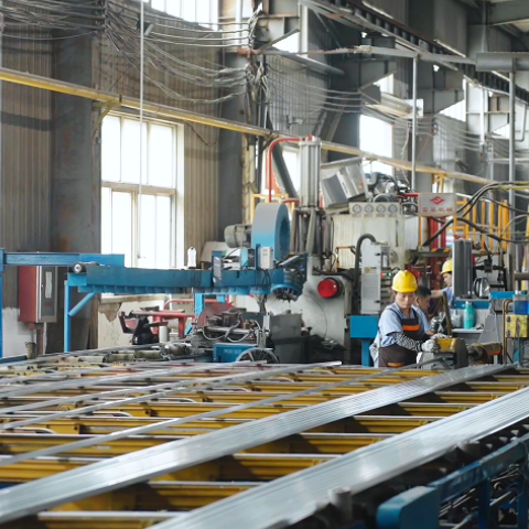 不规则铝轮廓的制造商