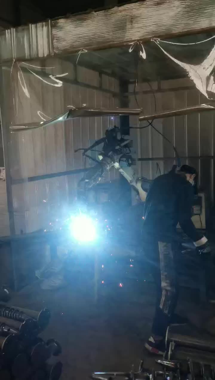 robot welding helix screw pile.mp4