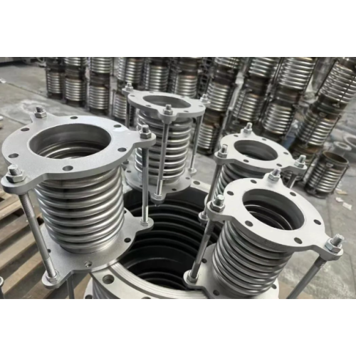What are the installation requirements that shall be met for bellow expansion joints？