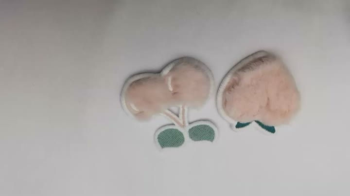 Výšivka na speciální plyšový materiál