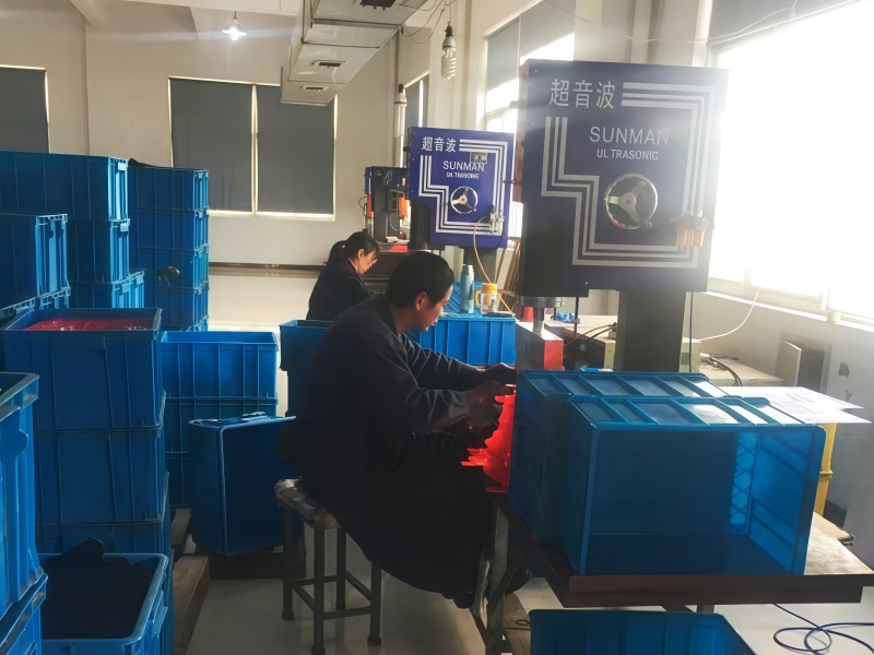 Ultrasonic welding machine
