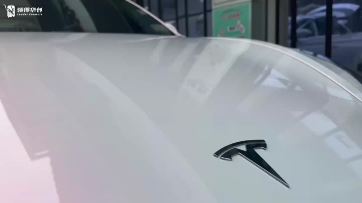 চকচকে আনন্দ গোলাপী গাড়ির মোড়ক