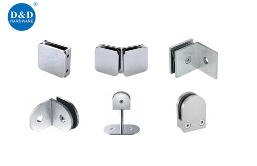 Come installare clip di vetro per un involucro doccia sicuro