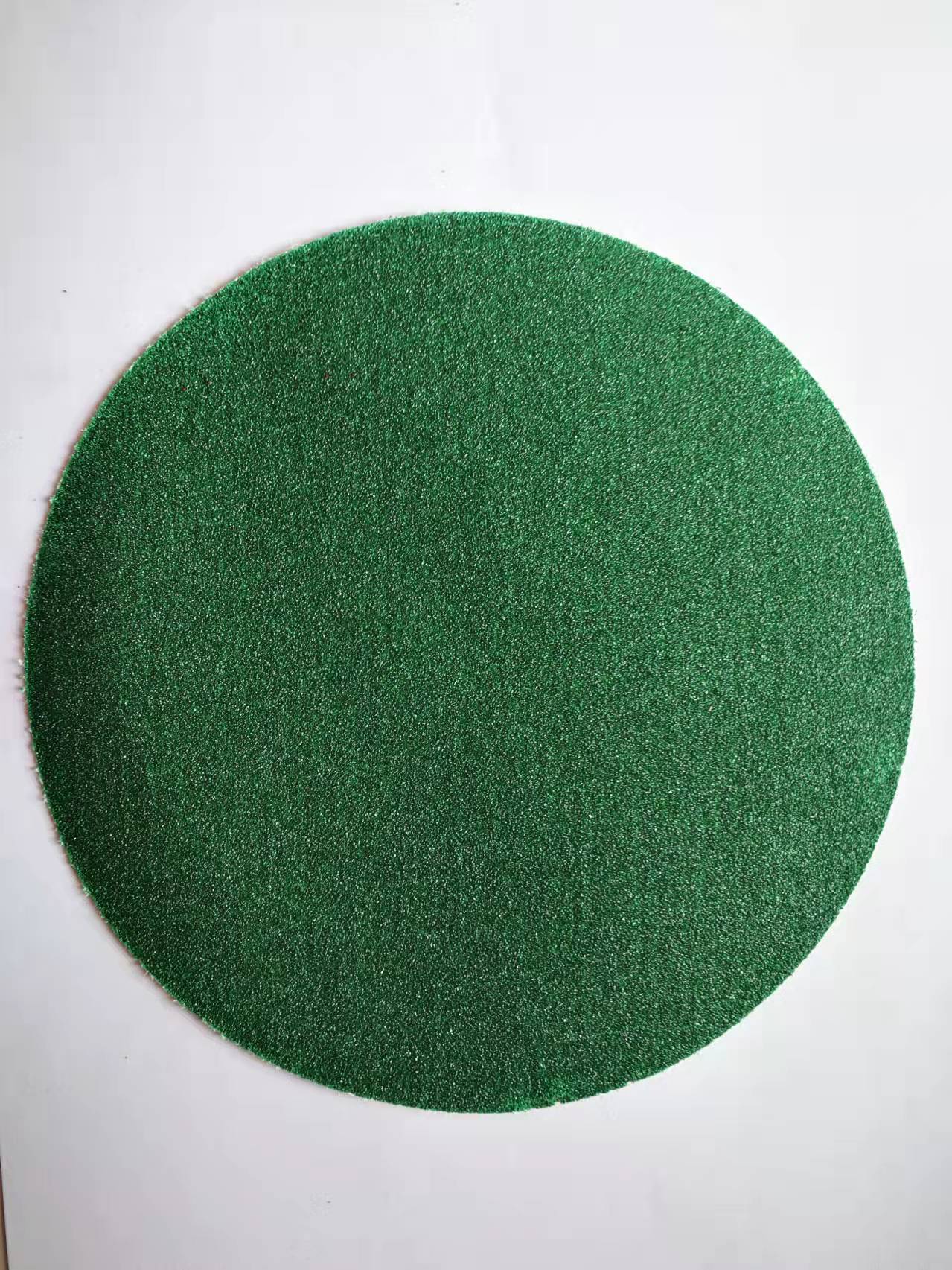 grüne Schleifpapierrolle