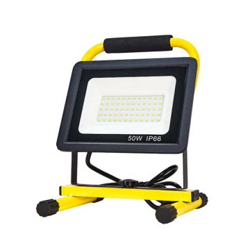 Portable charging floodlight