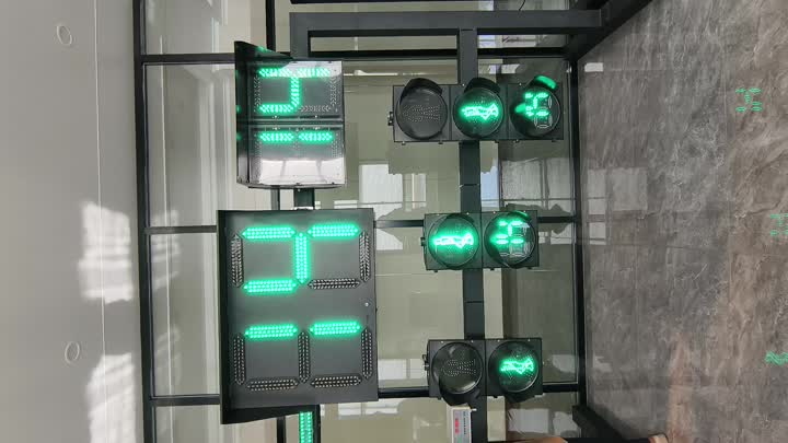 Green static dynamic pedestrian signal light