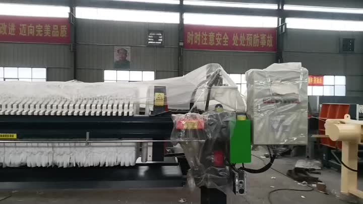 Automatic plate pulling filter press