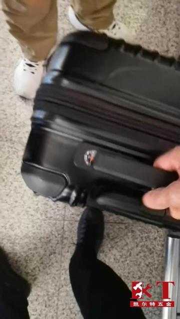 Suitcase weighing handle 1