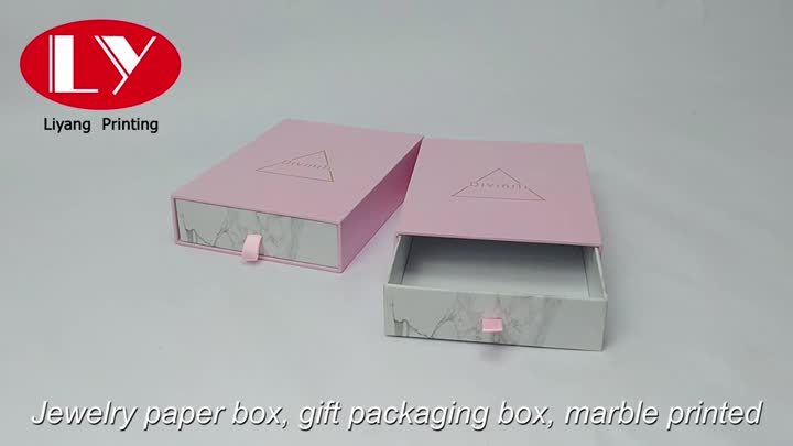 Розовая выдвижная подарочная коробка с выдвижным ящиком.mp4
