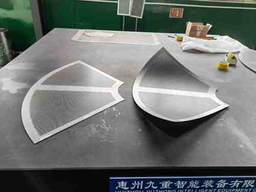 Caja de prensado y aplanamiento de placa de malla en forma de abanico de 1,0 mm: Jiuzh proporciona alta precisión y enderezamiento estable