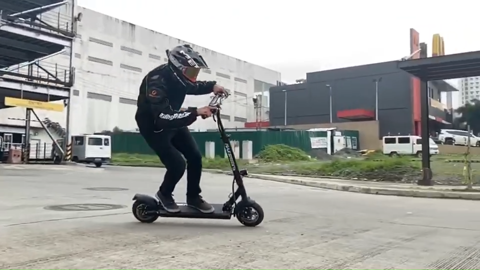 Multi-fonction de longue fonction à 2 roues 2 roues adultes scooter électrique à dérive 1