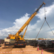 Camión grúa XCMG de 50 toneladas trabajando en Nigeria